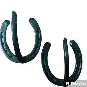 Nordic Forge  | 2 Sturdy black  iron well crafted horseshoe wall art hooks